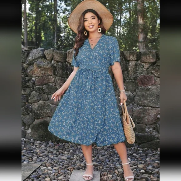 SHEIN Ditzy Wrap Dress - Picture 9 of 9